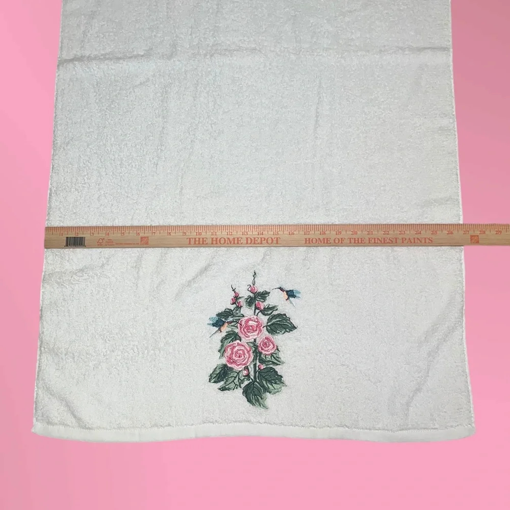 VTG Bath towel embroidered Hummingbirds Pink Roses Kathy Hatch Art ~ Taiwan NWT